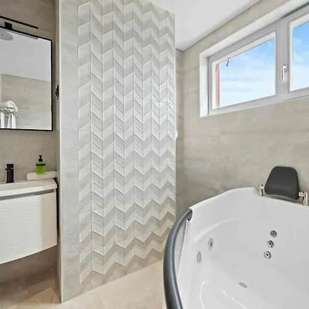 Palma - Seaside Luxury For 6 Person! Villa *