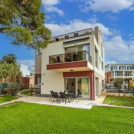 Palma - Seaside Luxury For 6 Person! * Pula