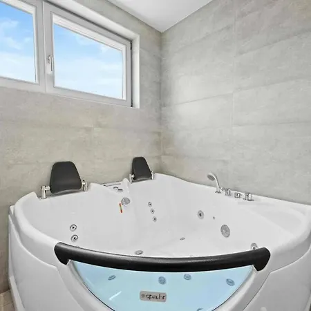 Palma - Seaside Luxury For 6 Person!