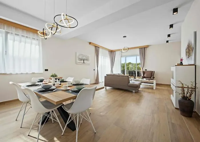 Palma - Seaside Luxury For 6 Person! Pula